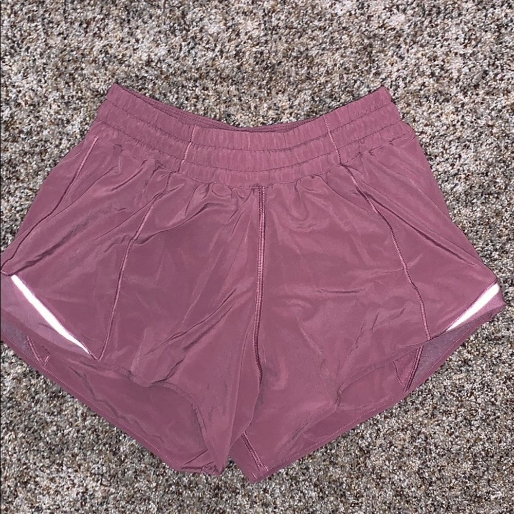 Lulu Lemon size 4 hotty hot shorts